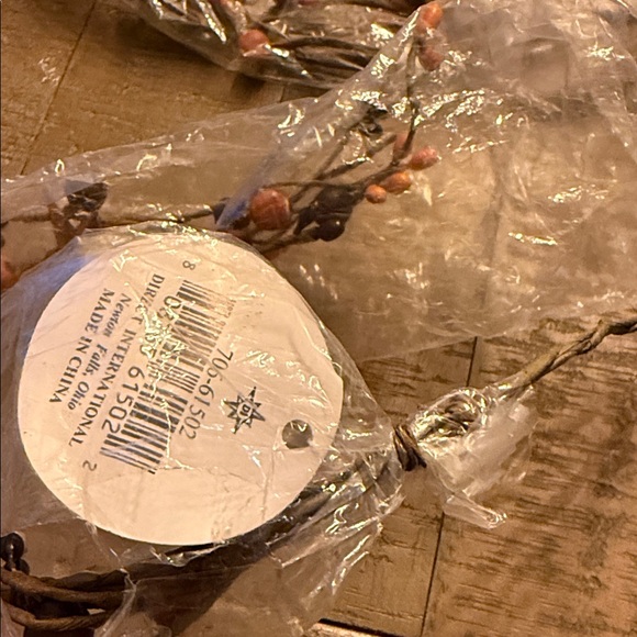 Rustic Berry Garland - Picture 3 of 4